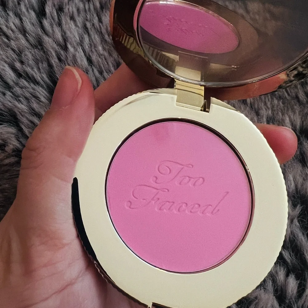 Too Faced Cloud Crush Blurring Powder Blush - Candy Clouds